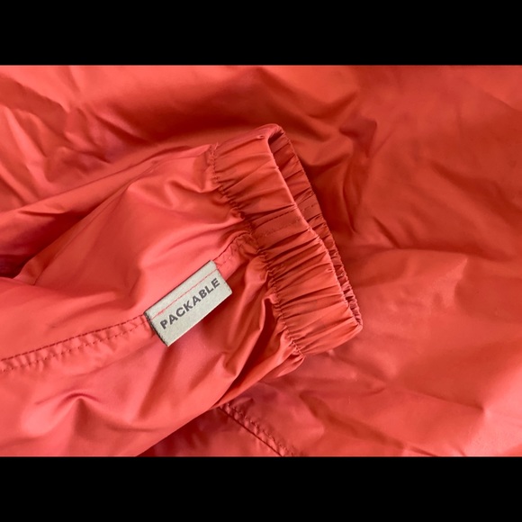 Women’s packable Columbia waterproof jacket - Picture 5 of 10